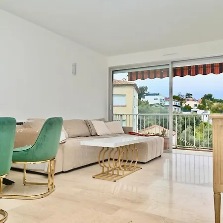 Beautiful 3-room With Terrace Apartment Nizza